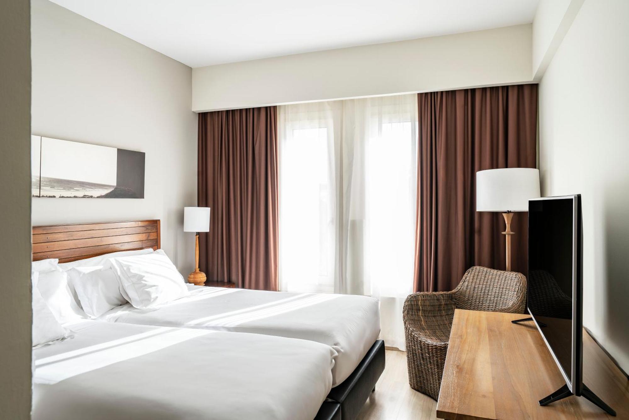 Suite Junior con acceso a la piscina (2 adultos + 2 niños)